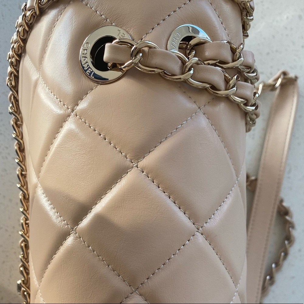 Authentic Rare Investment Chanel Running Chain Flapbag. Small Biege Lambskin - Picture 4 of 11